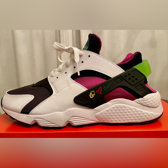 Nike Air Huarache - Peace, Love & Swoosh [New, with box] - Picture 7 of 8